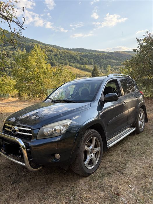 Toyota Rav 4.