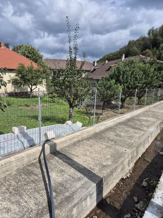 Vand s au schimb cu apartament .