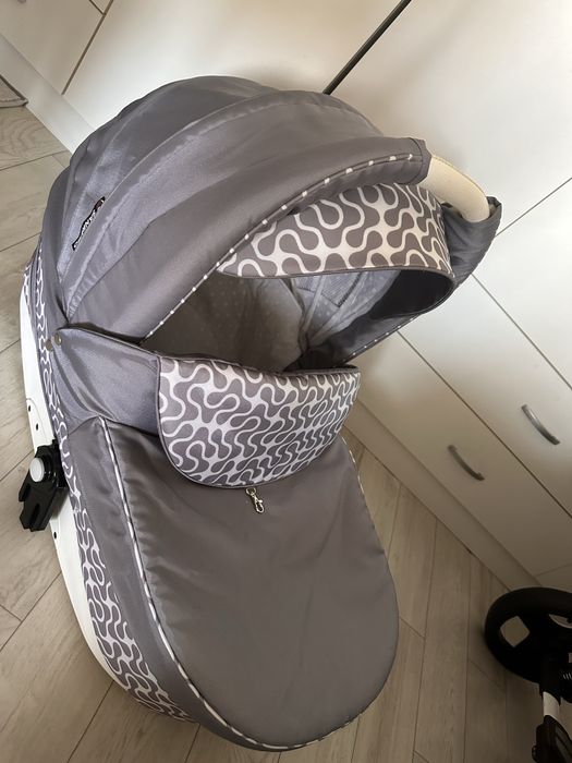 Продам детскую коляску