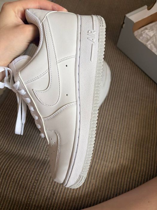 Продам Nike Air Force кроссовки белые 39р