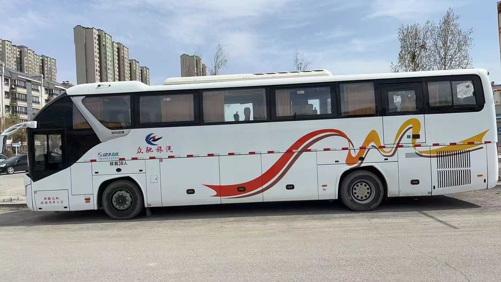 出售2019年3月海格38座2+1大巴车