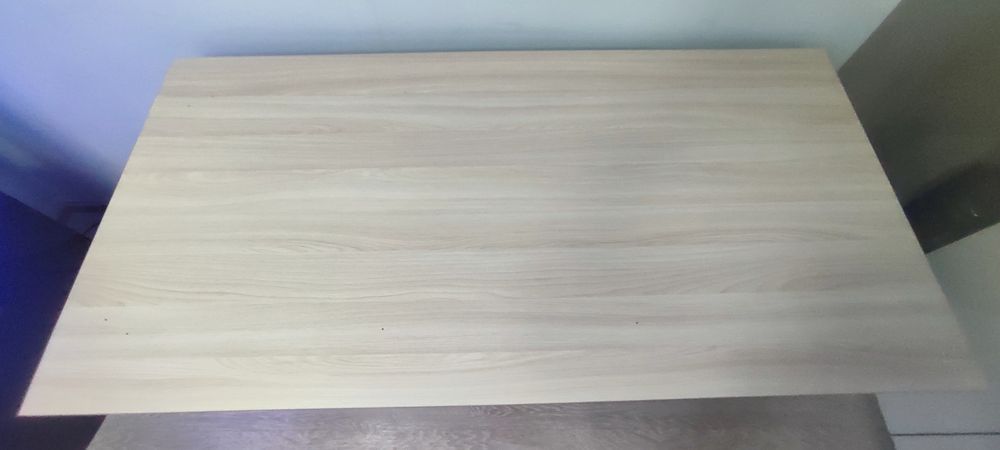 Стол кухонный бежевый