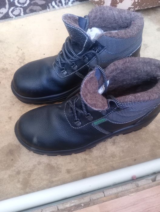Продам зимние ботинки