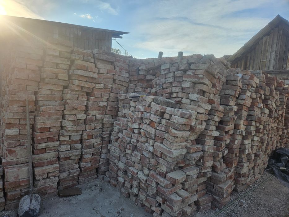Vând cărămizi din demolări