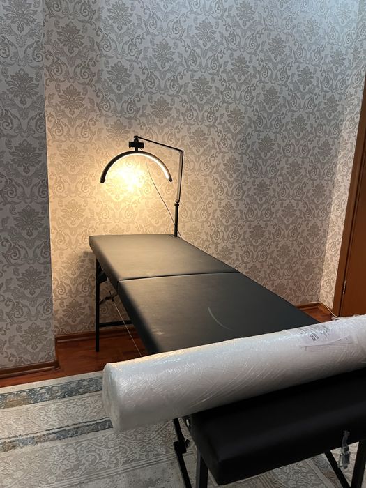 Продается кушетка и лампа для мастера