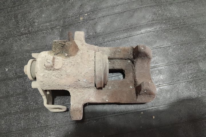 Etrier spate stanga Audi A4 B7