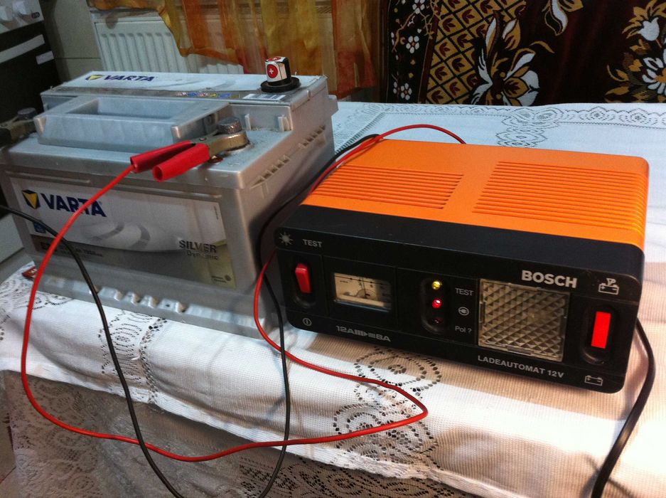 Redresor Bosch Ladegerat  12V / 12Amp