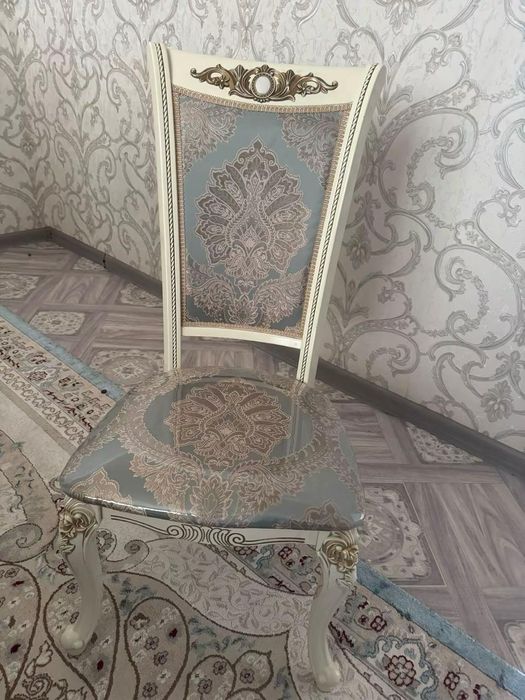 Стол для гостей,