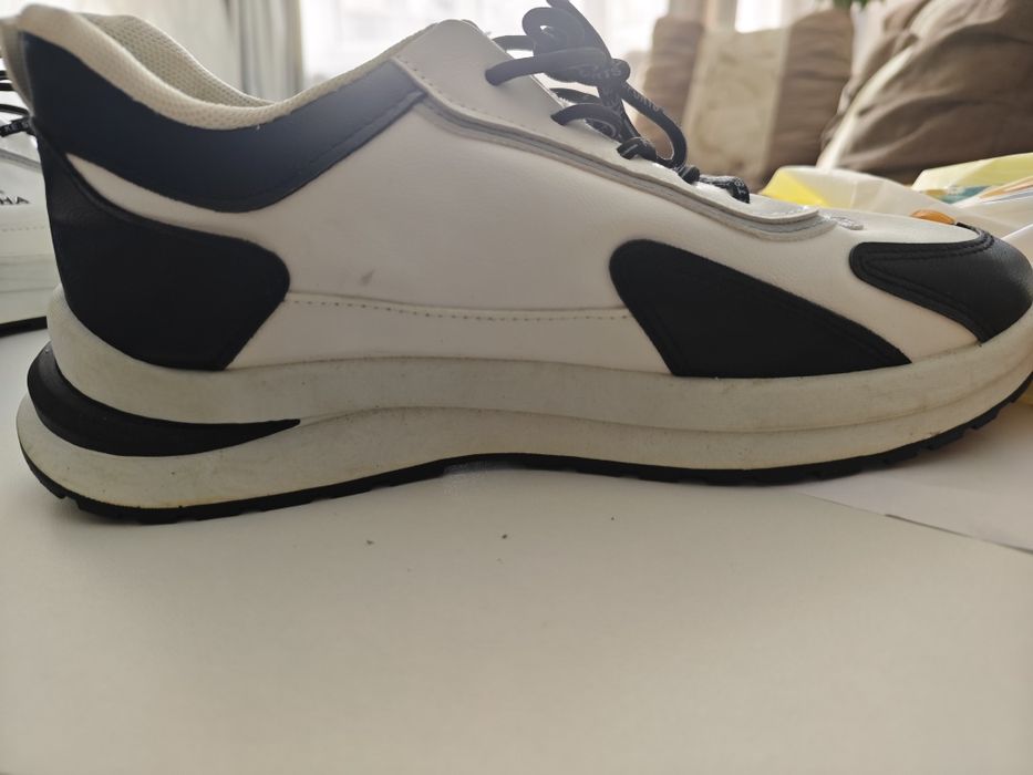 Кроссовки абсолютно новые