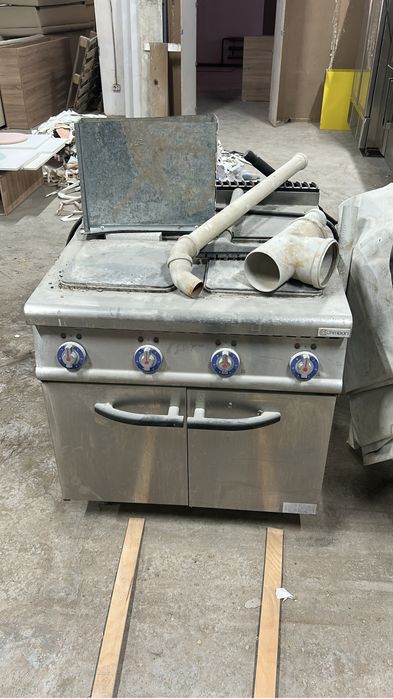 Холодильник плита посуда мойка