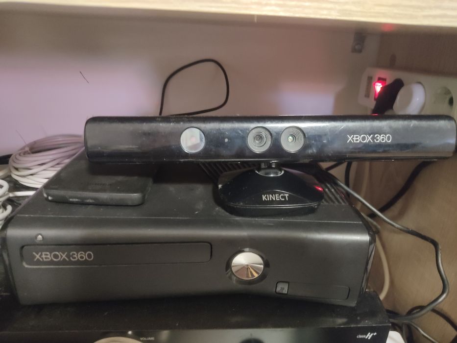 Продам XBOX 360 .