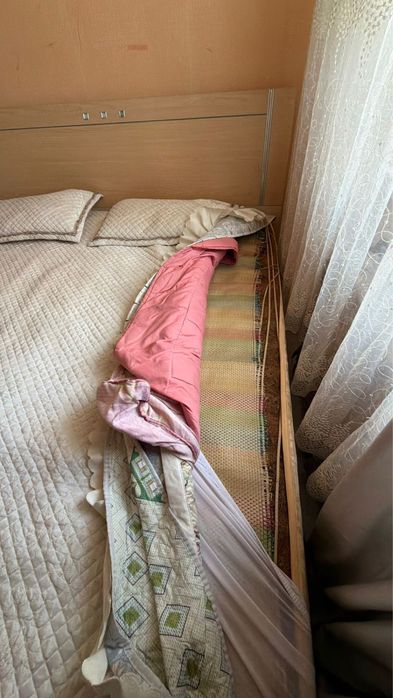 Продам кровать с матрацем