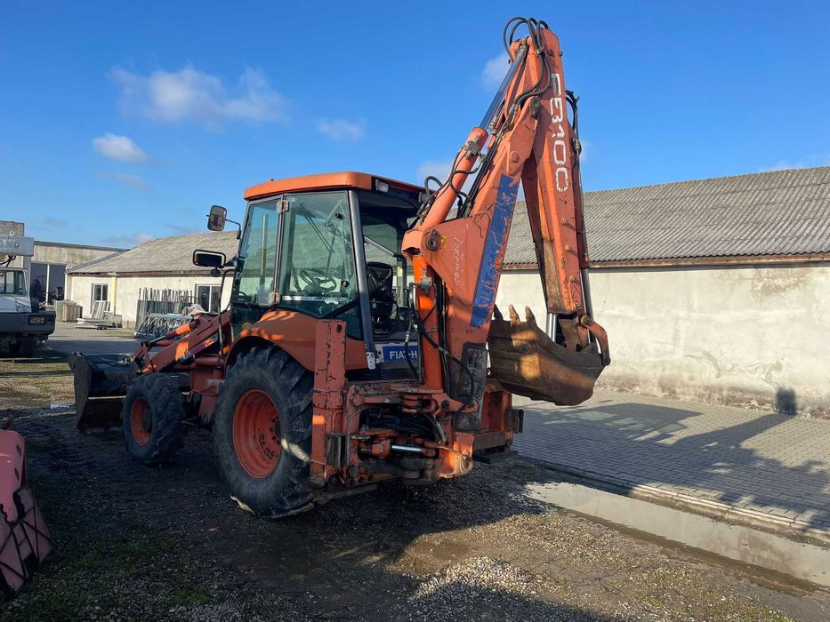 Dezmembrez buldoexcavator Fiat Hitachi FB100 -piese de schimb Hitachi
