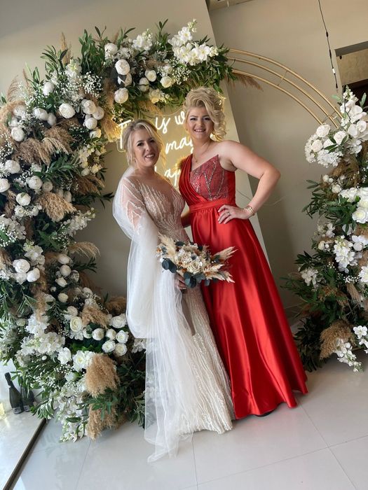 Rochie ocazie din tafta usor elastica.