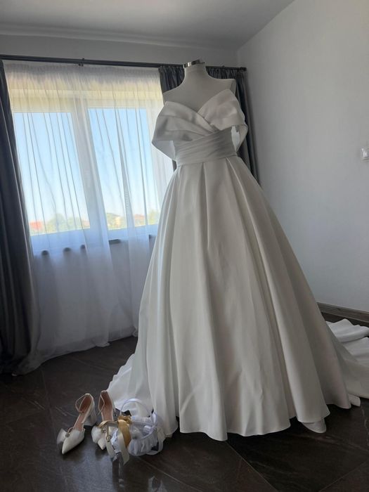 Rochie mireasă , deosebita , eleganta , feminina , mărimea 52