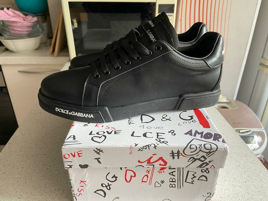 Продам кроссовки Dolce Gabbana