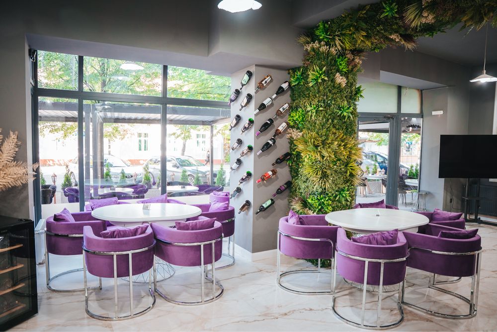 Scaune și banchete din catifea mov cu cadru inox – stare foarte bună