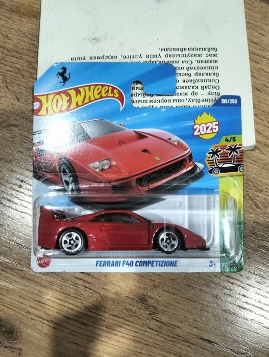 F40 ферари красный