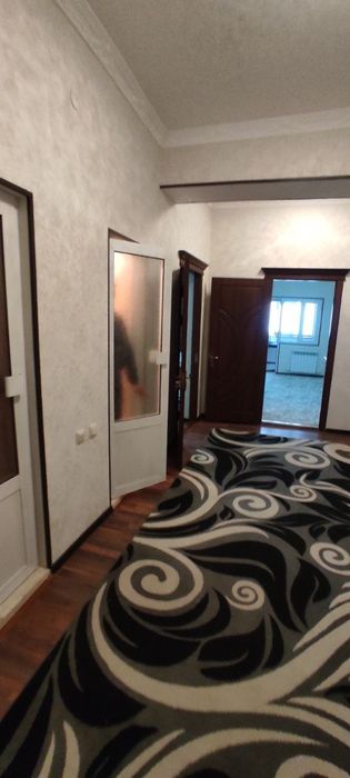 Карши ш марказида  квартира  сотилади зур жойда