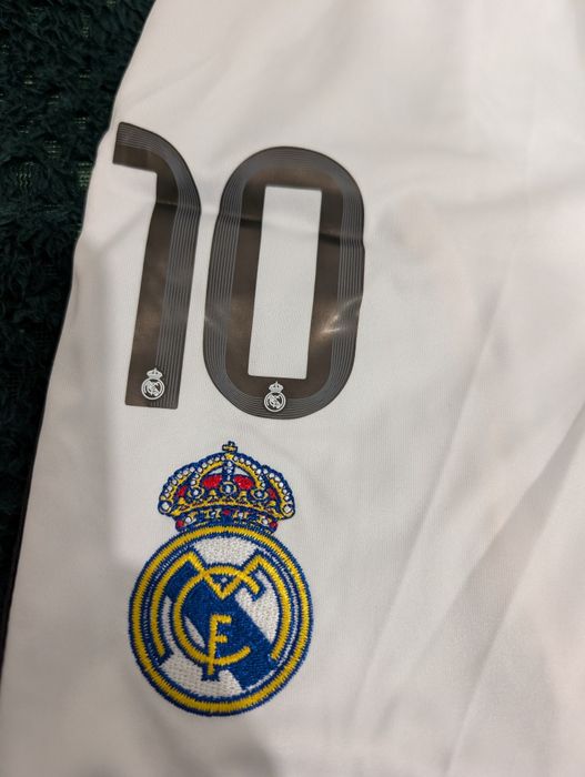 Echipament Adidas Real Madrid 25/26 Mbappe 10, mărimea 28 (12-14 ani)