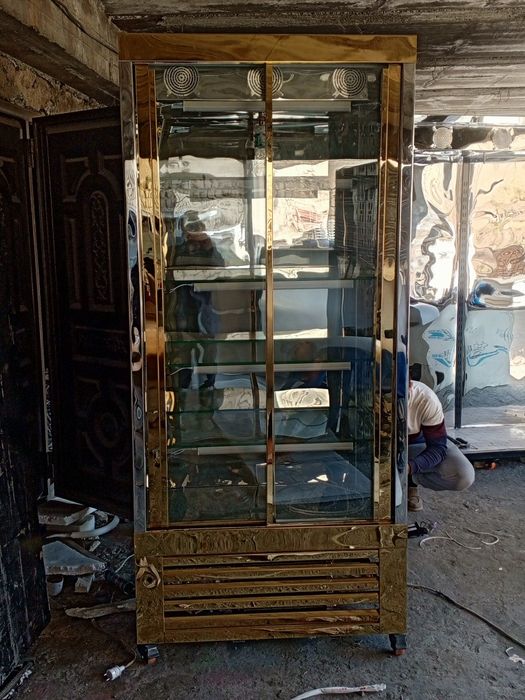 Vetrina xaladelnik shashlik va tort maxsulotlari uchun