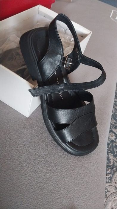 Продам босоножки