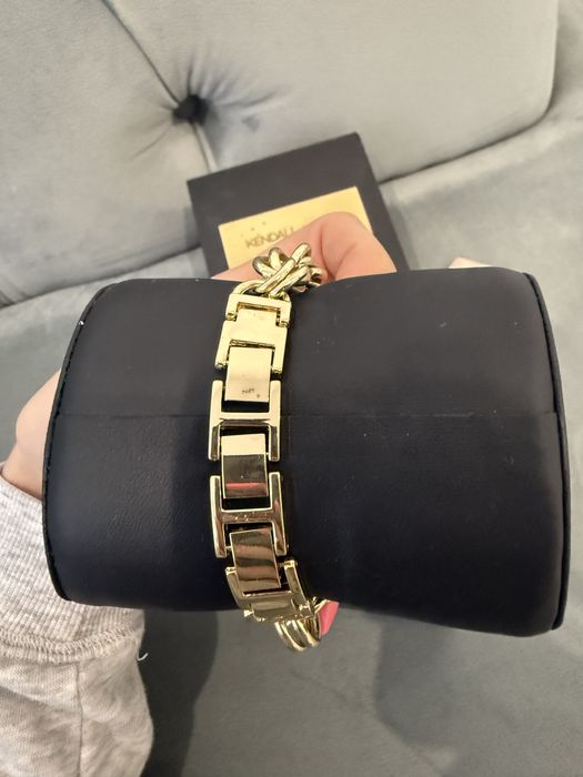 Нов часовник в кутия