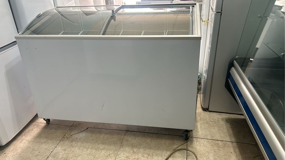Морозильник для магазина