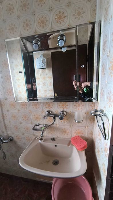 Подарявам кухненски шкафчета и шкафче за баня