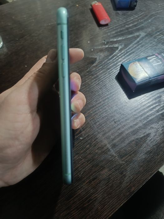 Продам айфон 11 в идальном состояний