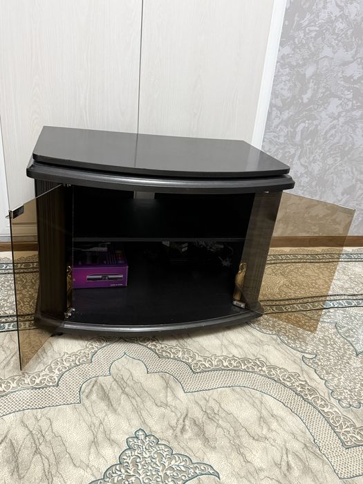 Подставка для телевизора в хорошем состоянии(самовывоз)