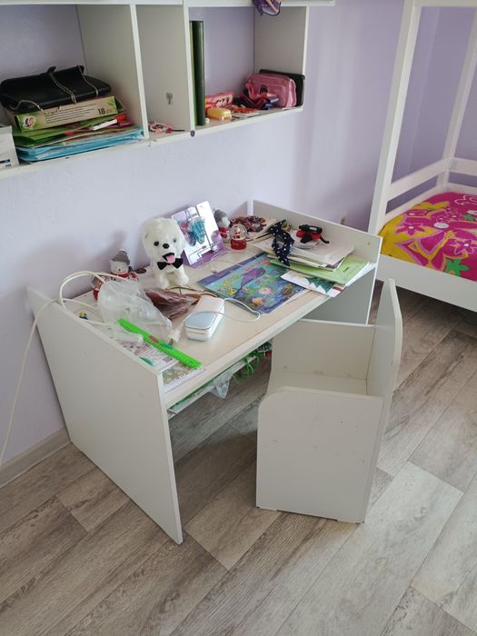 Продам стол и стул для школьника 1-3 класс