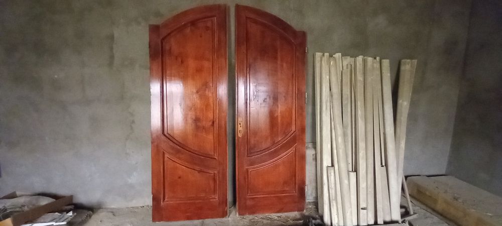 Eshik yongoqdan yasalgan 250/90 dan 2 ta