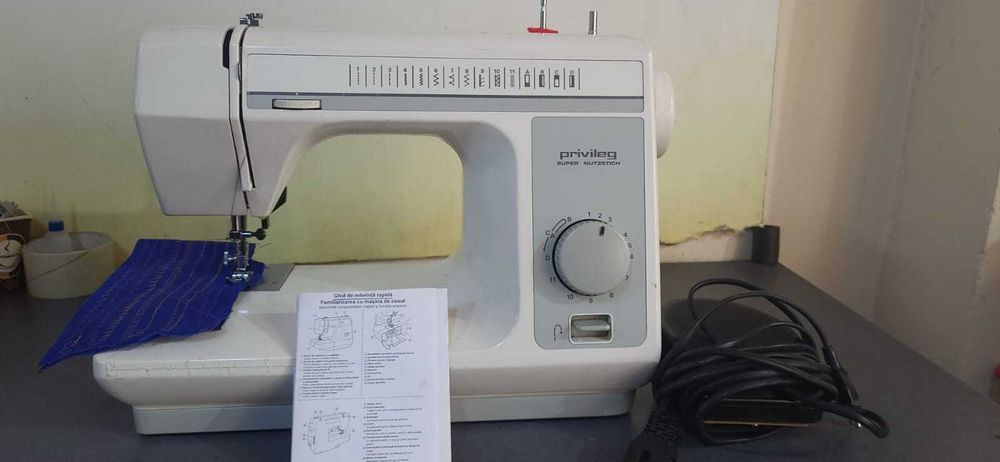Masina de cusut electrica cu piese metalice Privileg