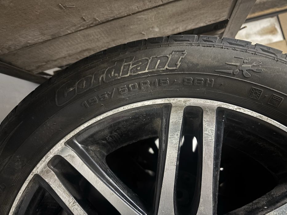 Продам комплект дисков с резиной R15