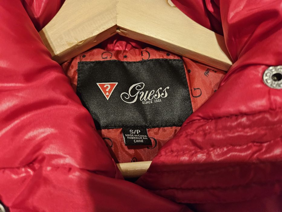 Geaca Guess, mărimea S, roșu aprins