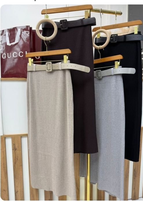 Юбки чёрная и коричневая