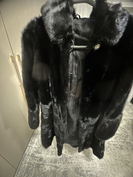 Продам норковую шубу.