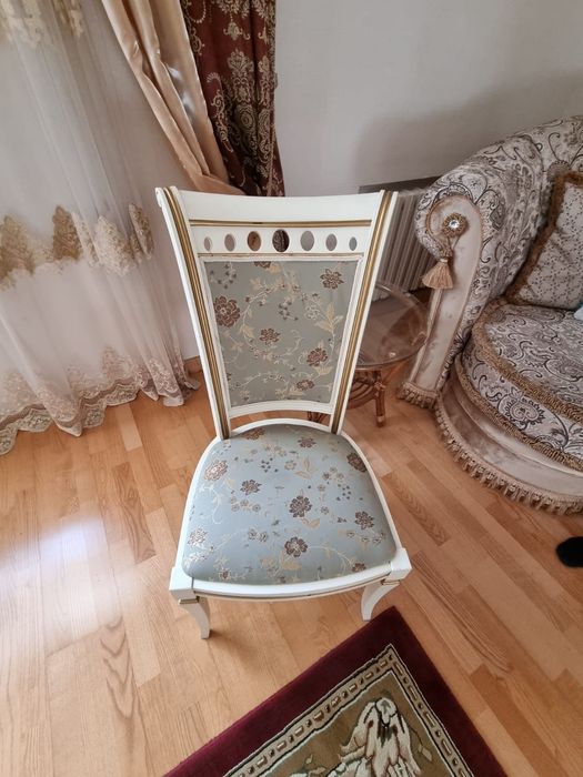 Продам стулья для зала