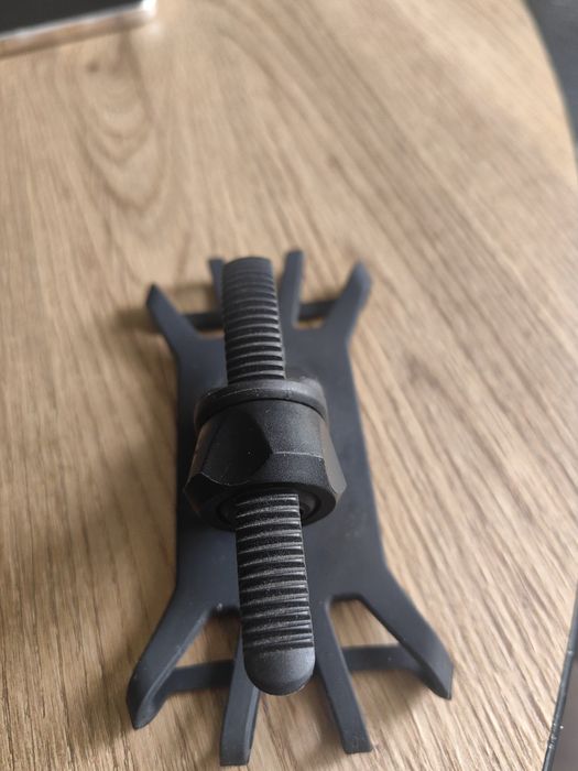 Продавам стойка за телефон