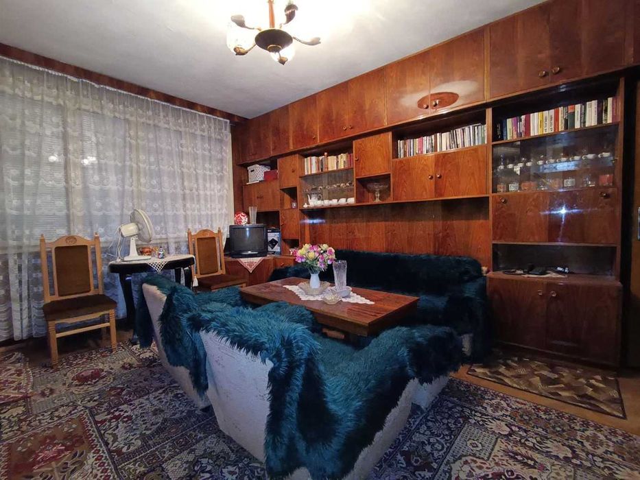 Тристаен апартамент в центъра на град Велико Търново