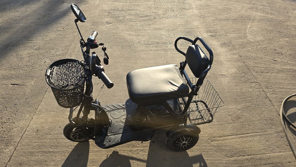 Triciclu electric impecabil