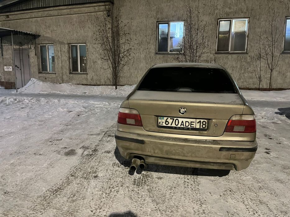 Продам BMW 46. В хорошем рабочем состоянии.