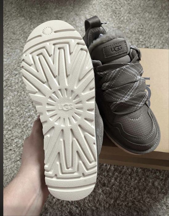 Ugg uri lowmell smoke plume