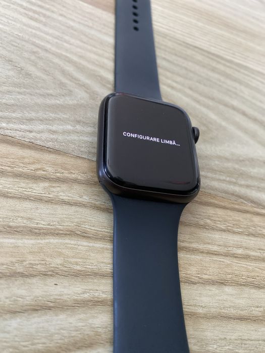 Apple Watch SE , 44 mm  , 2022