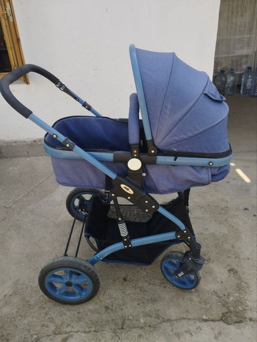 Detskiy kalyaska sotiladi