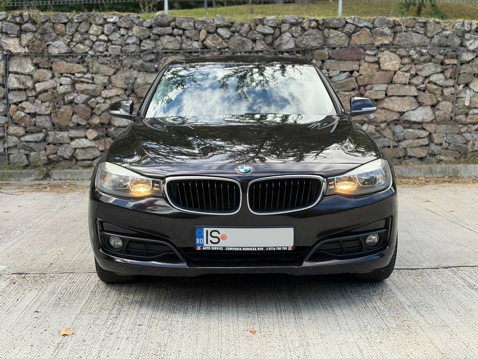 BMW 318d GT/ Senzori de parcare/ Camera retur