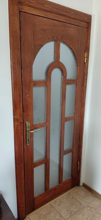 Usa din lemn masiv de brad