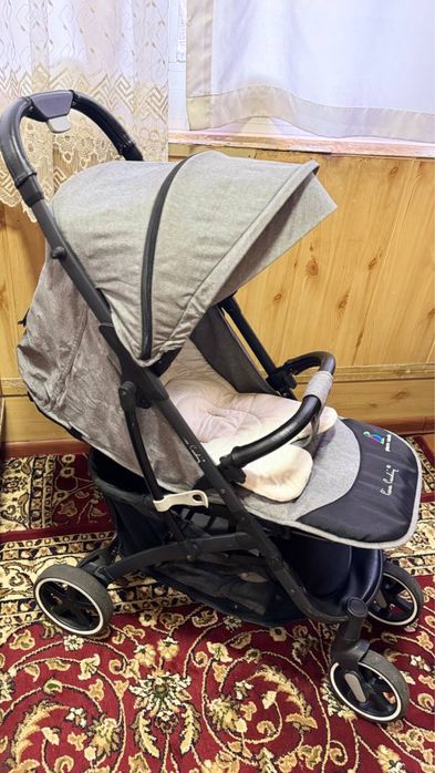 Продаётся детская коляска в хорошем состоянии Pierre Cardin