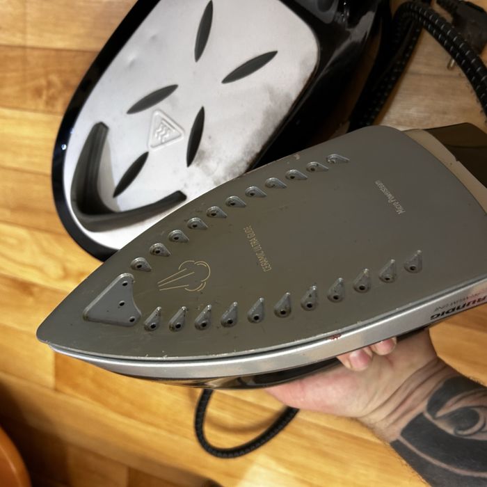 Продам утюг паравой